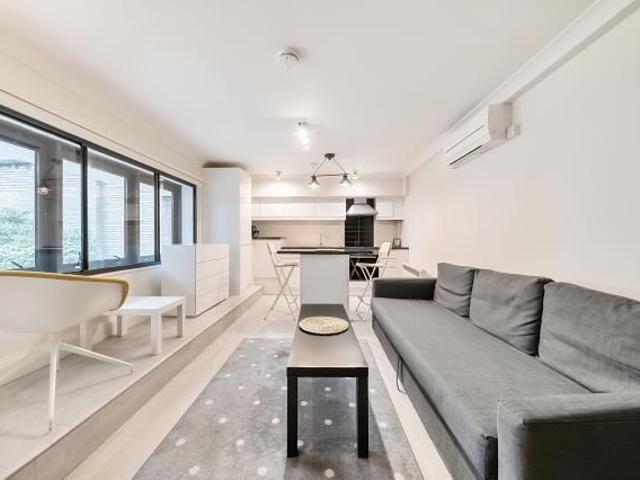 Apartment for rent in Swiss Cottage, Greater London
