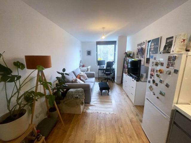 Apartment for rent in Perryfields, West Sussex