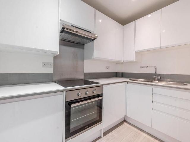 Apartment for rent in Lane, Greater London