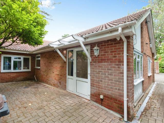 Flat for rent in Heatherside, Heol-las