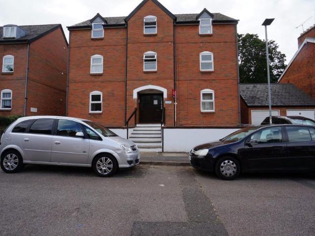 Flat for rent in Maidenhall, Key Street