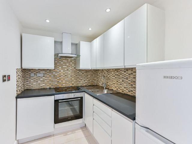 Flat for rent in London Borough of Merton, Mitcham