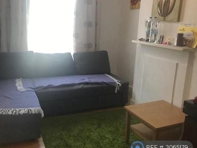 Apartment for rent in Cann Hall, Greater London