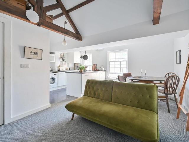 Apartment for rent in Holywell Estate, North Watford