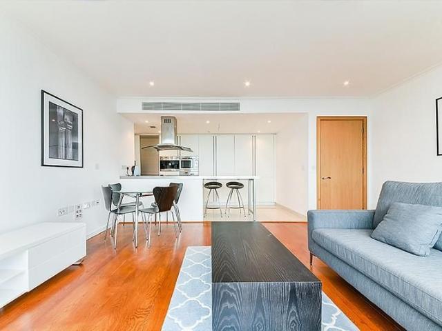 Apartment for rent in Poplar Grove, Greater London