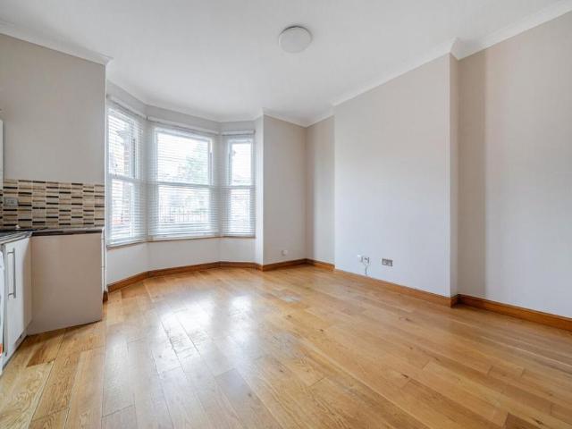 Apartment for rent in Bell Green, Greater London