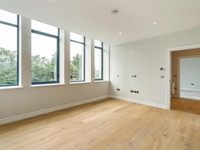 Flat for rent in Blackhills, Surrey