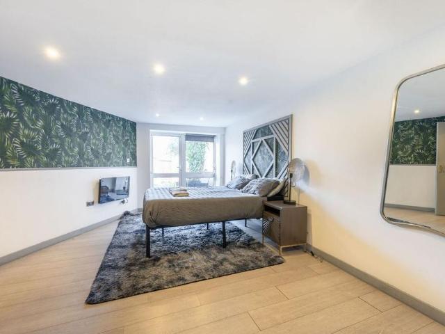 Apartment for rent in London Borough of Ealing, Greater London