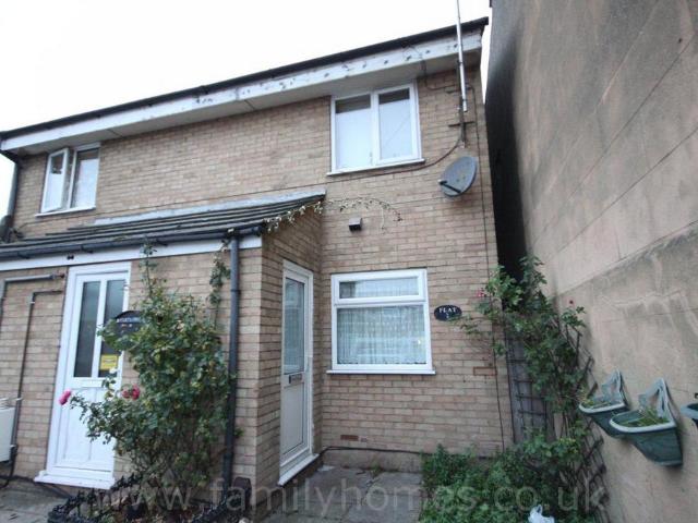 Flat for rent in Oad Street, Kent