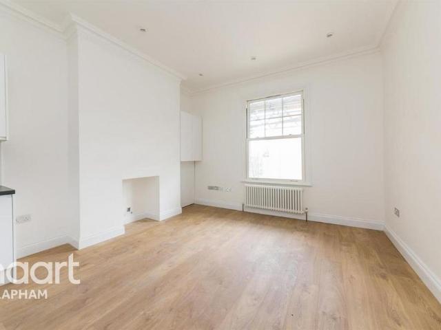 Apartment for rent in Clapham Park, Greater London