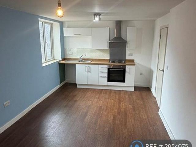 Flat for rent in Caldermill, East Midlands