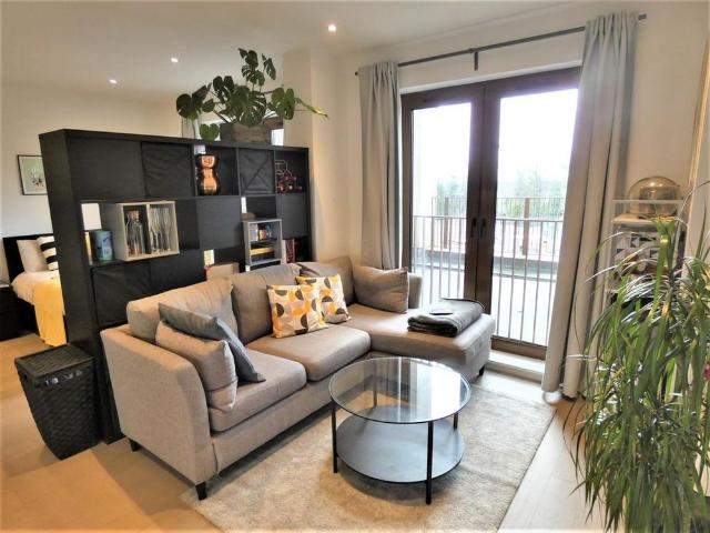 Apartment for rent in St Albans, Five Acres