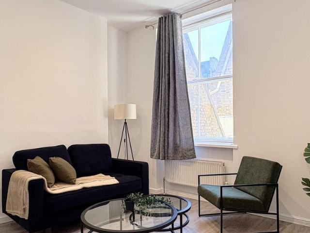 Flat for rent in Earl's Court, Isle Of Man
