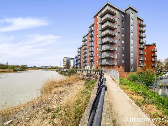 Flat for rent in Roding Riverside, Greater London