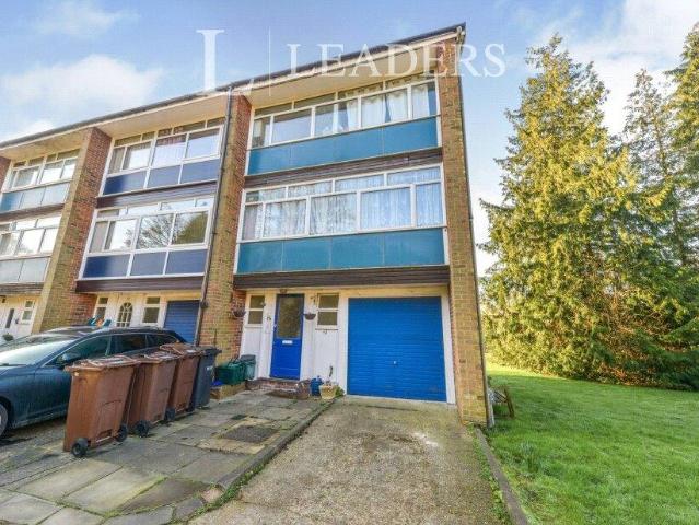 Flat for rent in St Albans, Five Acres