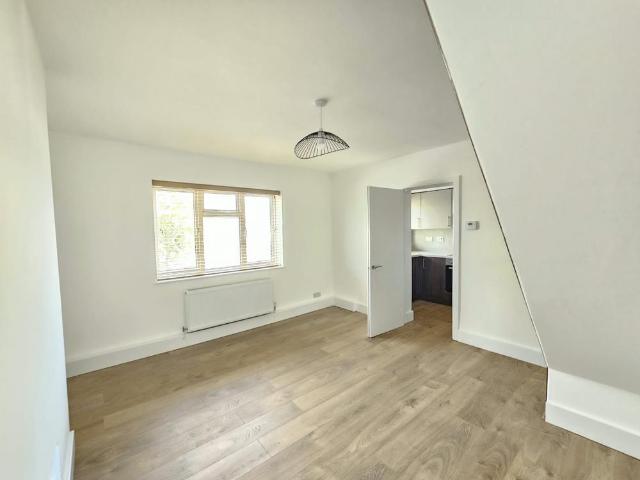 Flat for rent in Wansunt, Greater London