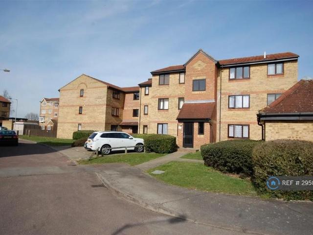 Flat for rent in Holywell Estate, North Watford