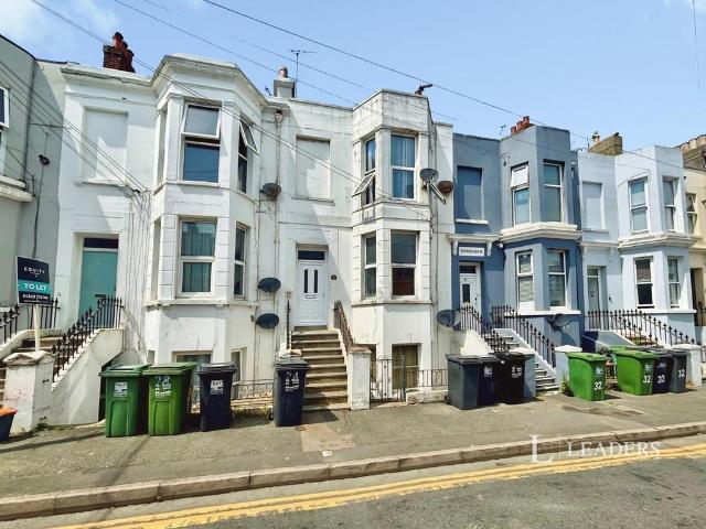 Flat for rent in Roselands, Eastbourne