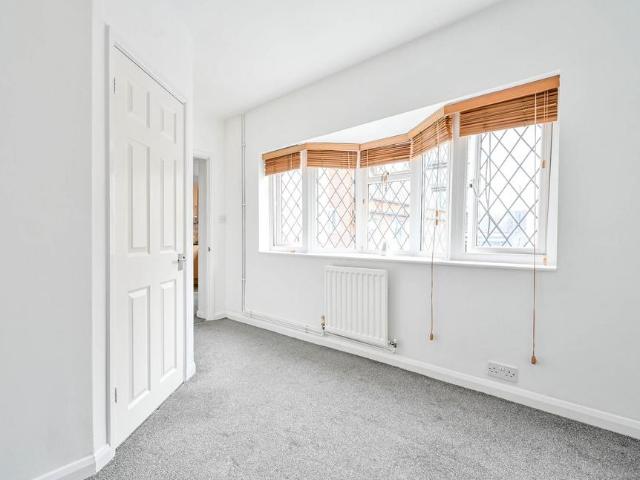 Flat for rent in Woking, Surrey