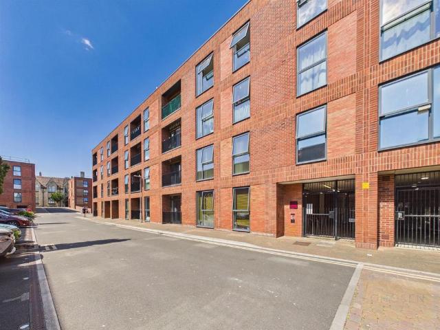 Flat for rent in Kings Barton, Gloucester