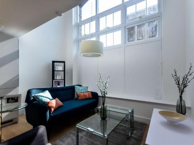 Apartment for rent in Poplar Grove, Greater London