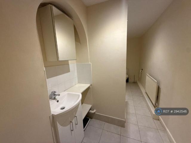 Flat for rent in Wallington, Greater London