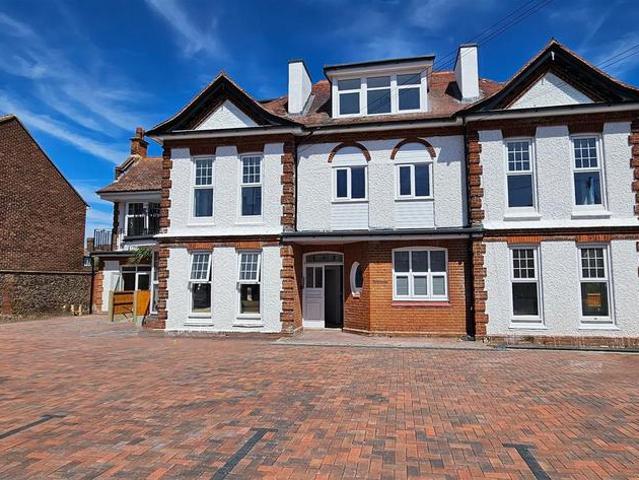 Flat for rent in Upton, Acol