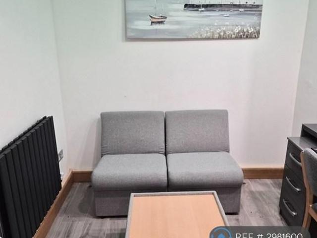 Apartment for rent in Hyde Park, West Yorkshire