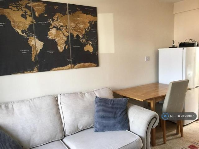 Apartment for rent in Sheerwater, Woking