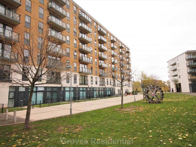 Flat for rent in London Borough of Merton, Collier's Wood