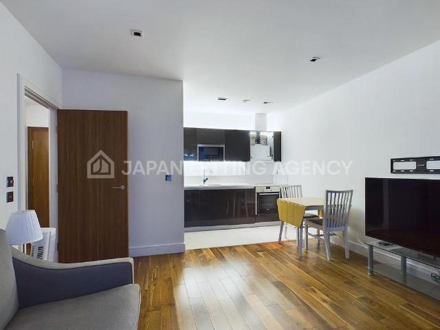 Flat for rent in London Borough of Ealing, Greater London