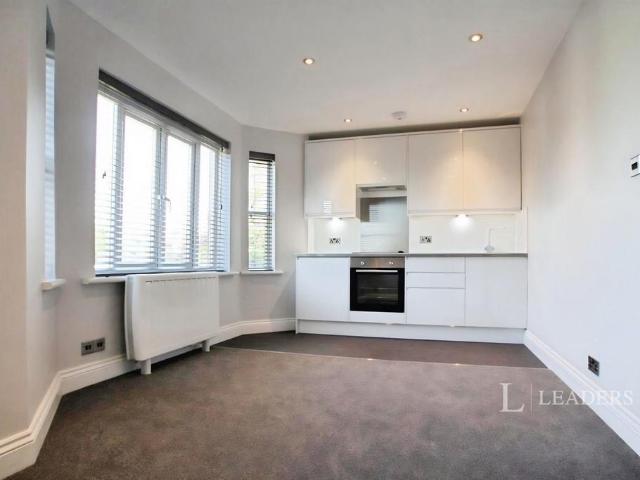 Flat for rent in Aldrington