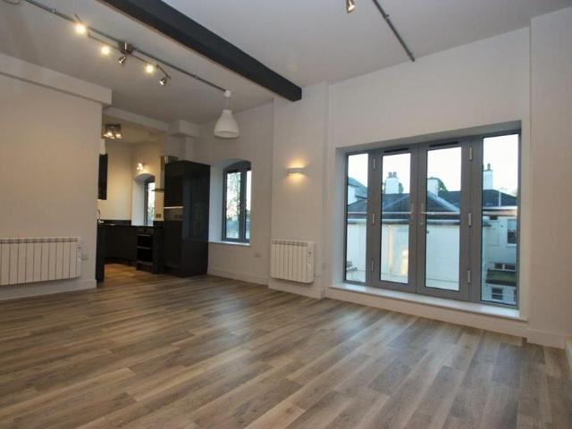 Apartment for rent in Cliff Hill, Green Close