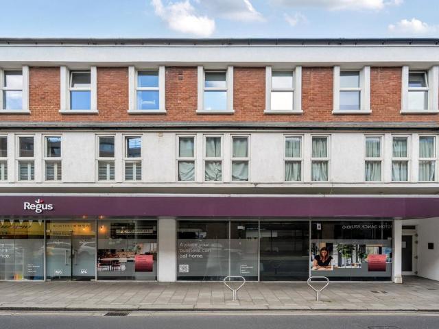 Flat for rent in Strawberry Hill, Greater London