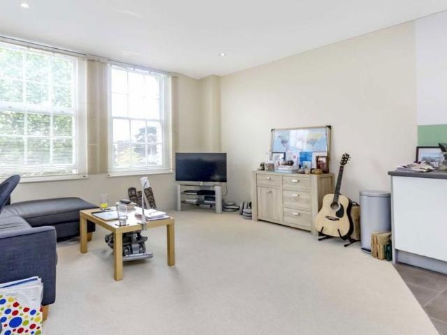 Apartment for rent in Hampton Hill, Greater London