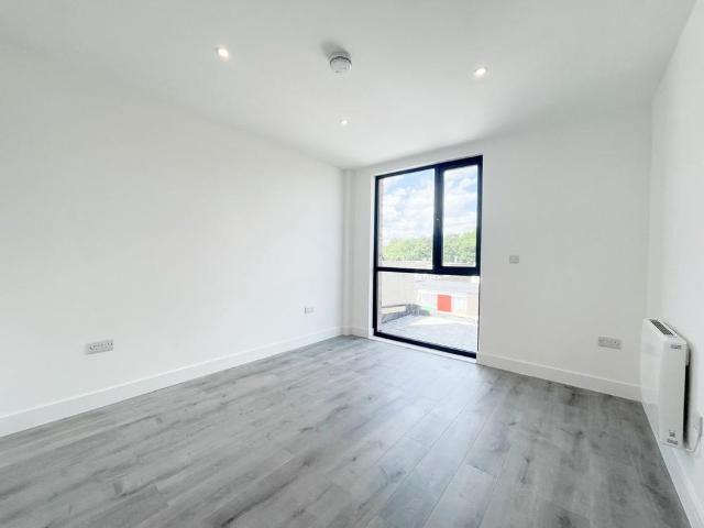 Apartment for rent in Heol-las, Surrey