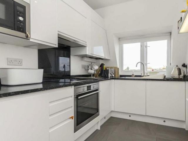 Apartment for rent in Hampton Hill, Greater London