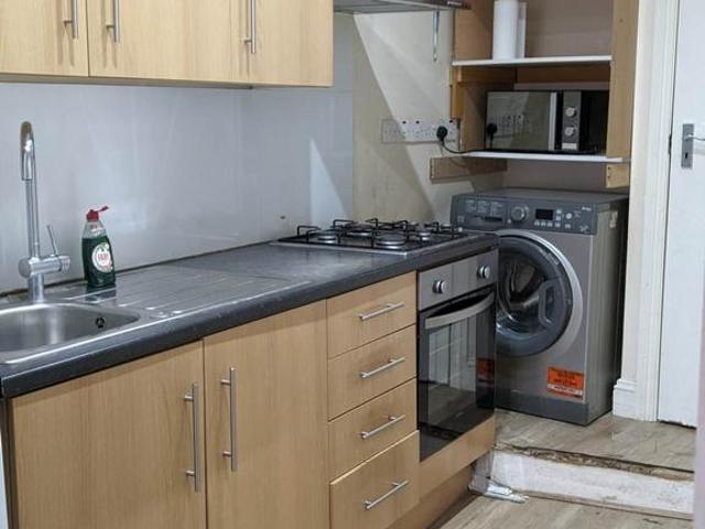 Flat for rent in London Borough of Ealing, Greater London