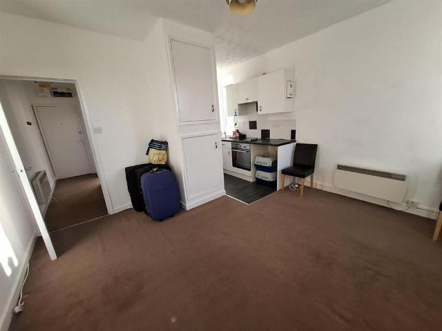 Apartment for rent in Charlesworth, East Midlands