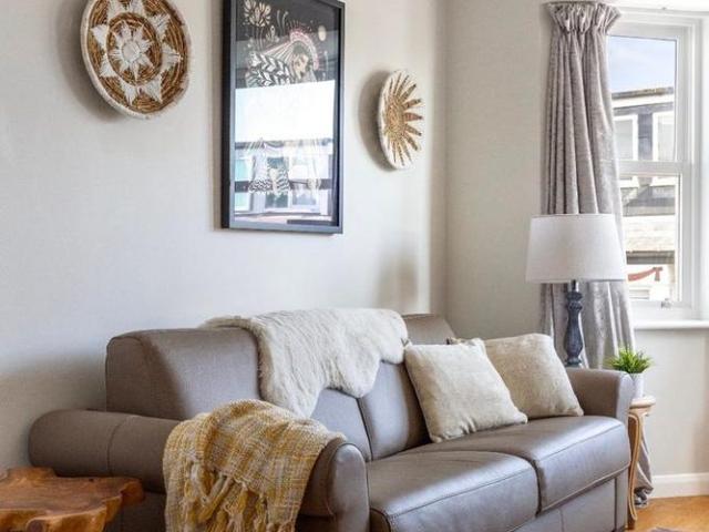 Apartment for rent in Round Hill, Brighton