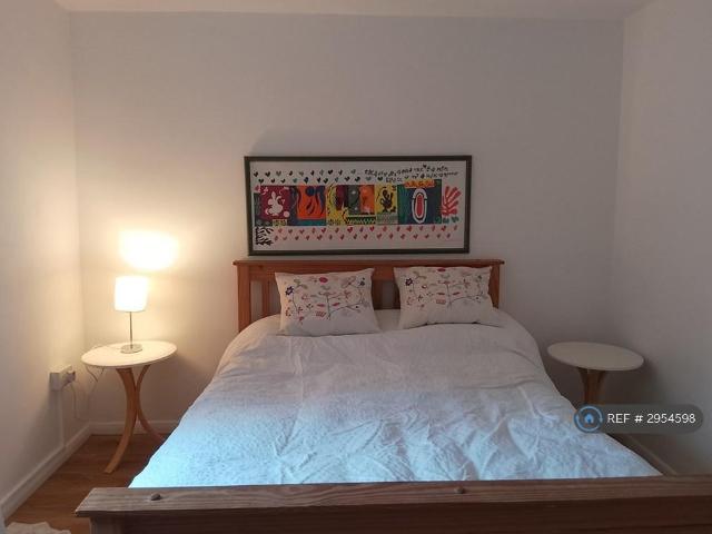 Flat for rent in Falcon Lodge, Wales