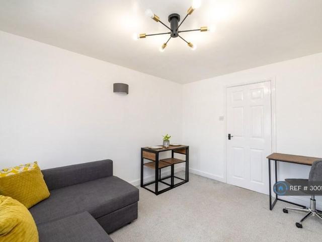Apartment for rent in Sydenham, Green Close