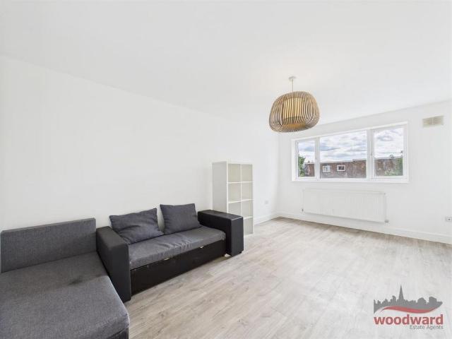 Apartment for rent in Harrow Weald, Greater London