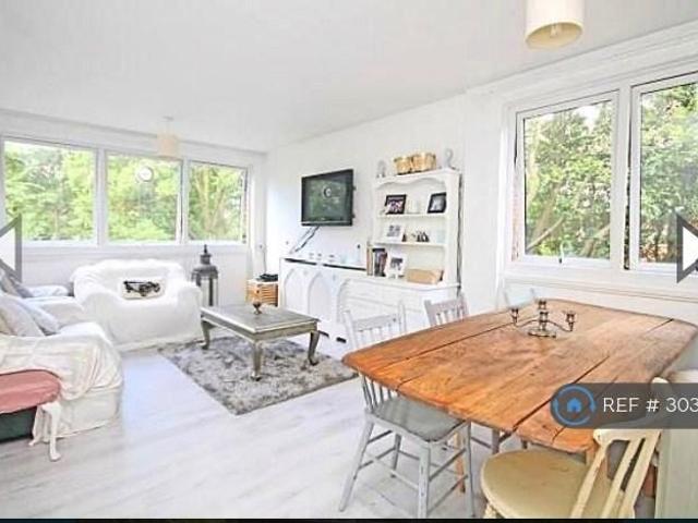 Apartment for rent in Strawberry Hill, Greater London