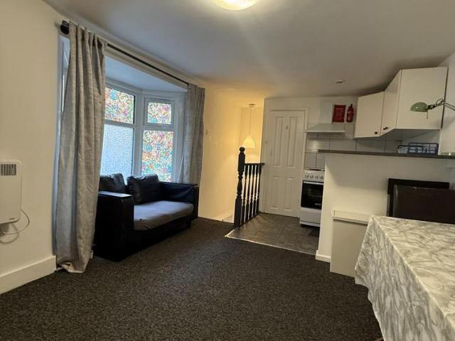 Apartment for rent in Seven Kings, Greater London
