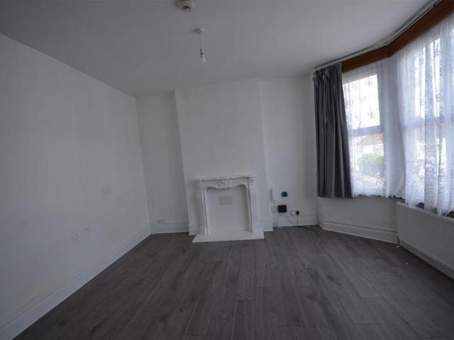 Apartment for rent in Sudbury, Greater London