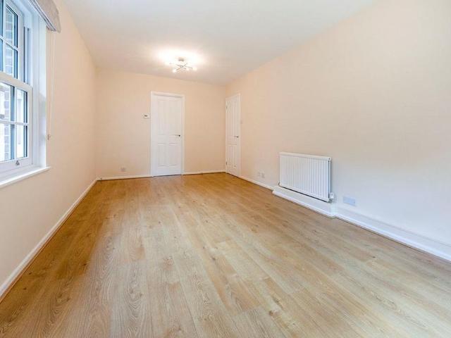 Apartment for rent in Sandown Park, Kent
