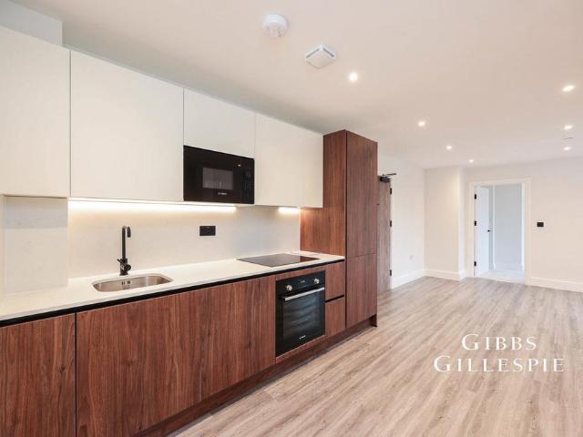 Flat for rent in Gerrards Cross, Denham