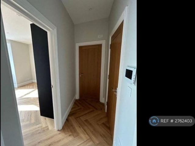 Apartment for rent in St James, Sandown Park