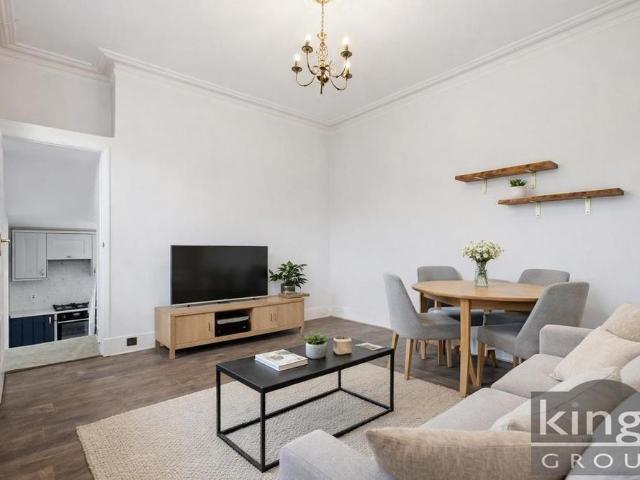 Apartment for rent in Bush Hill Park, Greater London